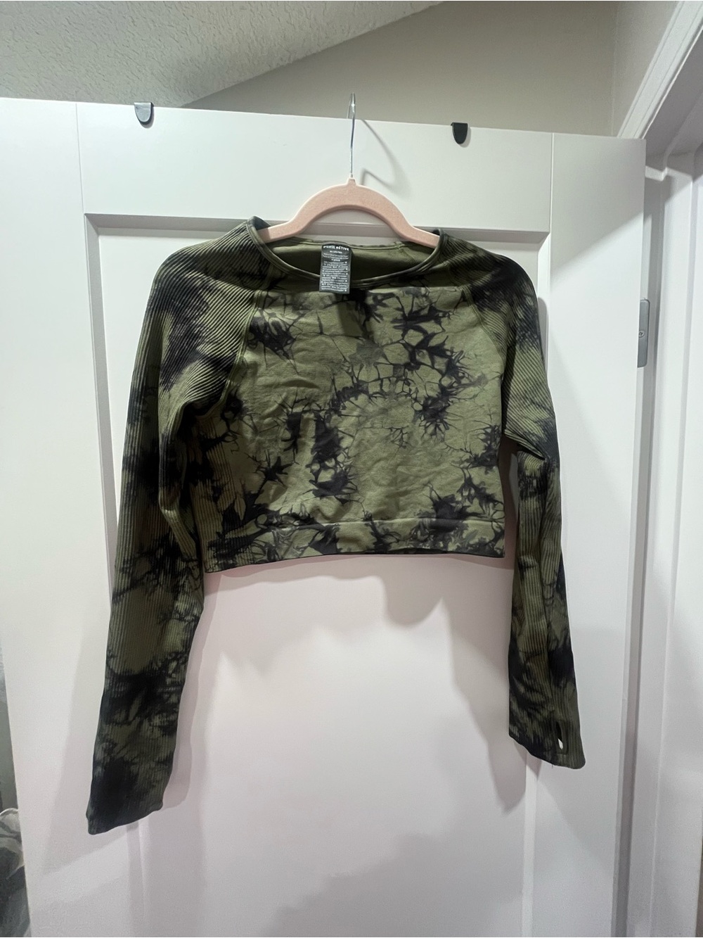 VS Pink Tie-Dye Olive Green Cropped Long-Sleeve Top